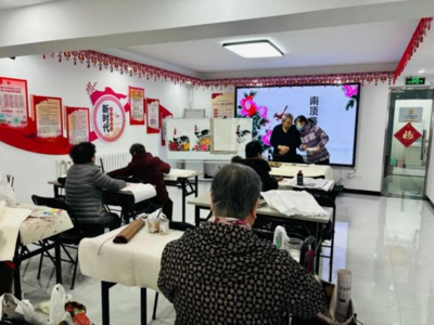 墨香重現(xiàn)鄰里情 南頂路社區(qū)書法繪畫班正式復(fù)課組織文化藝術(shù)交流活動
